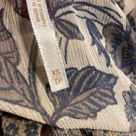 Free People Oversized boho style floral semi sheer blouse. Neutral colors XS - Picture 12 of 14